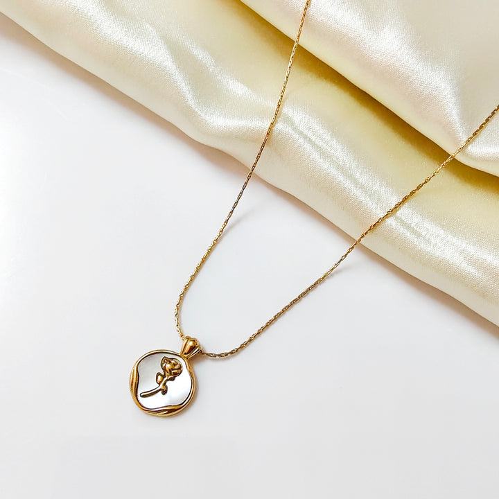 Belle rose necklace
