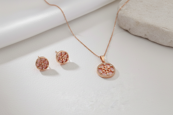 Sparkling stone mother of pearl pendant set