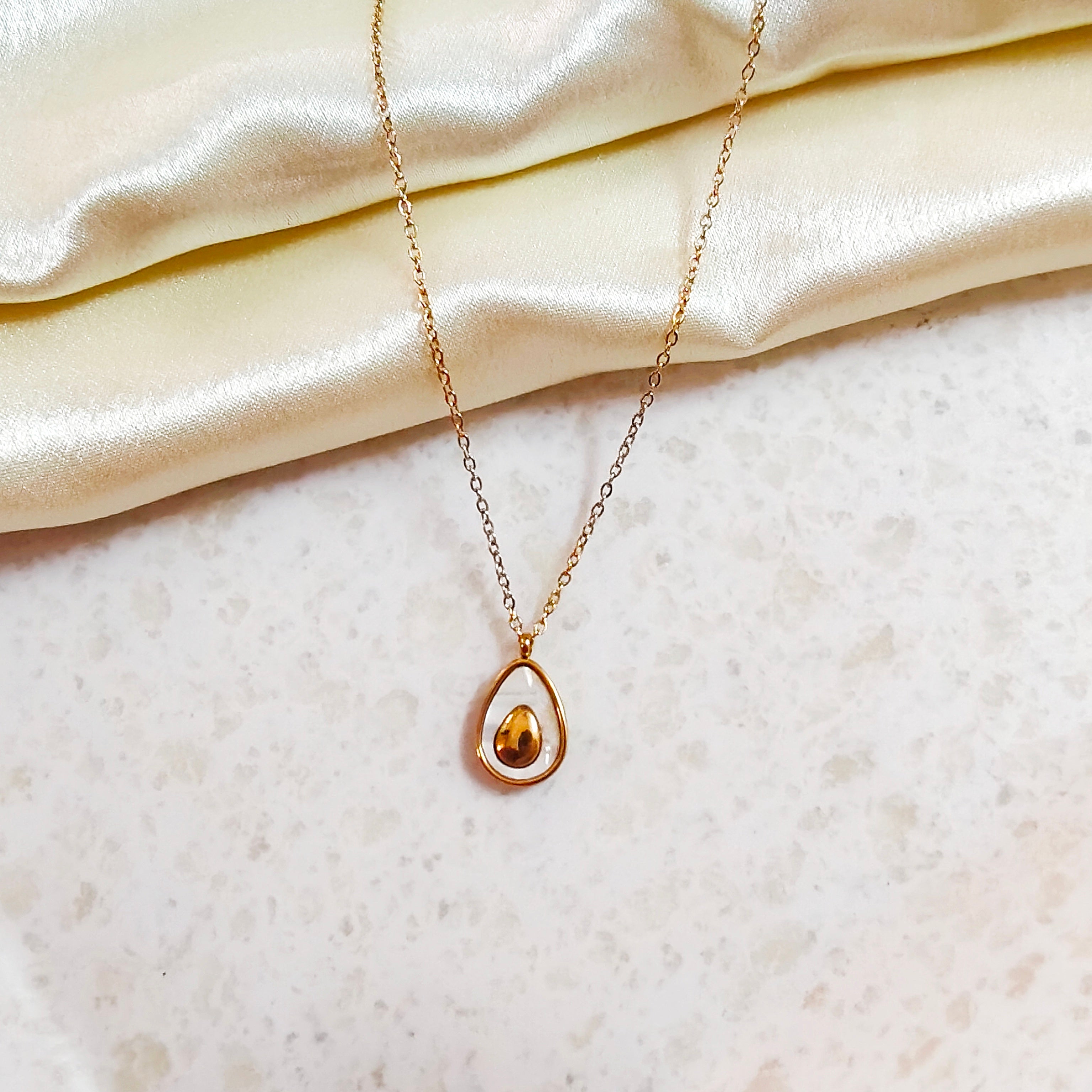 Avocado shell pearl necklace