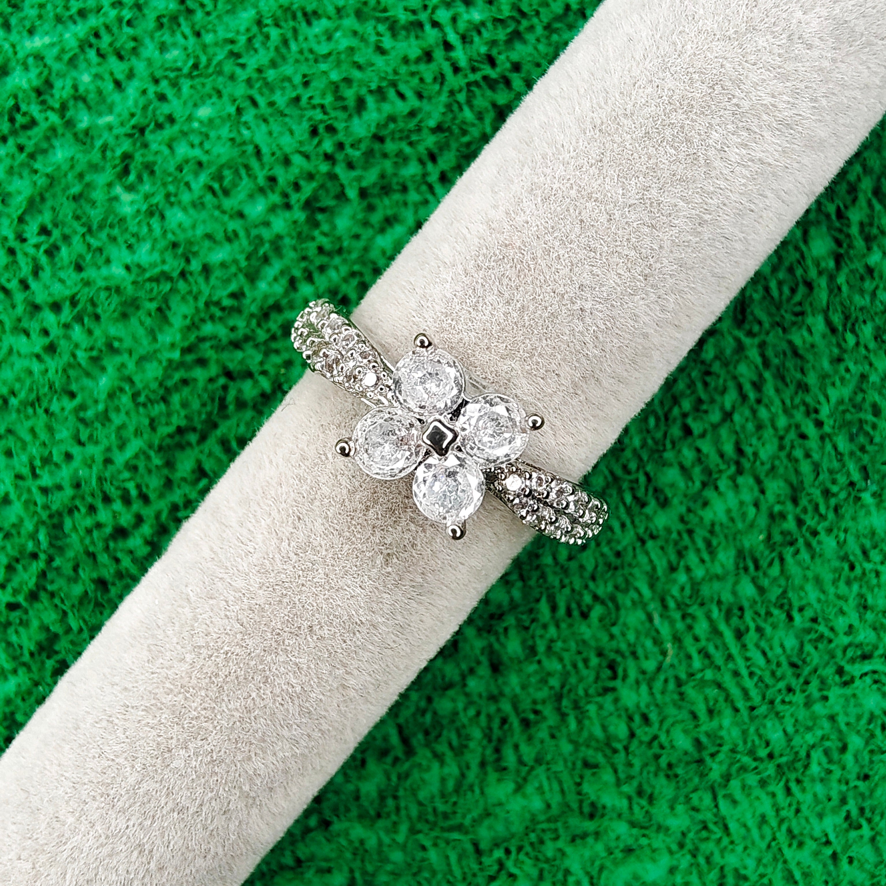 Vintage van ceaf ring