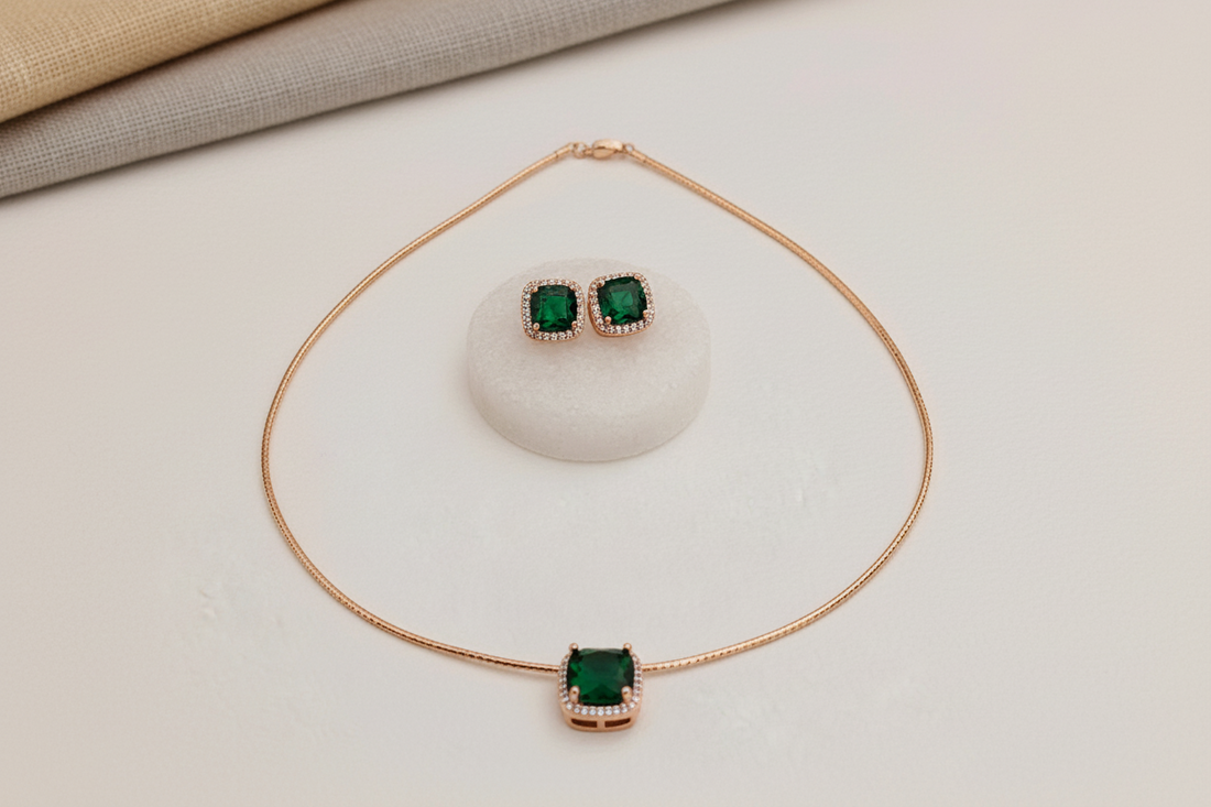 Solitaire stiff pendant set