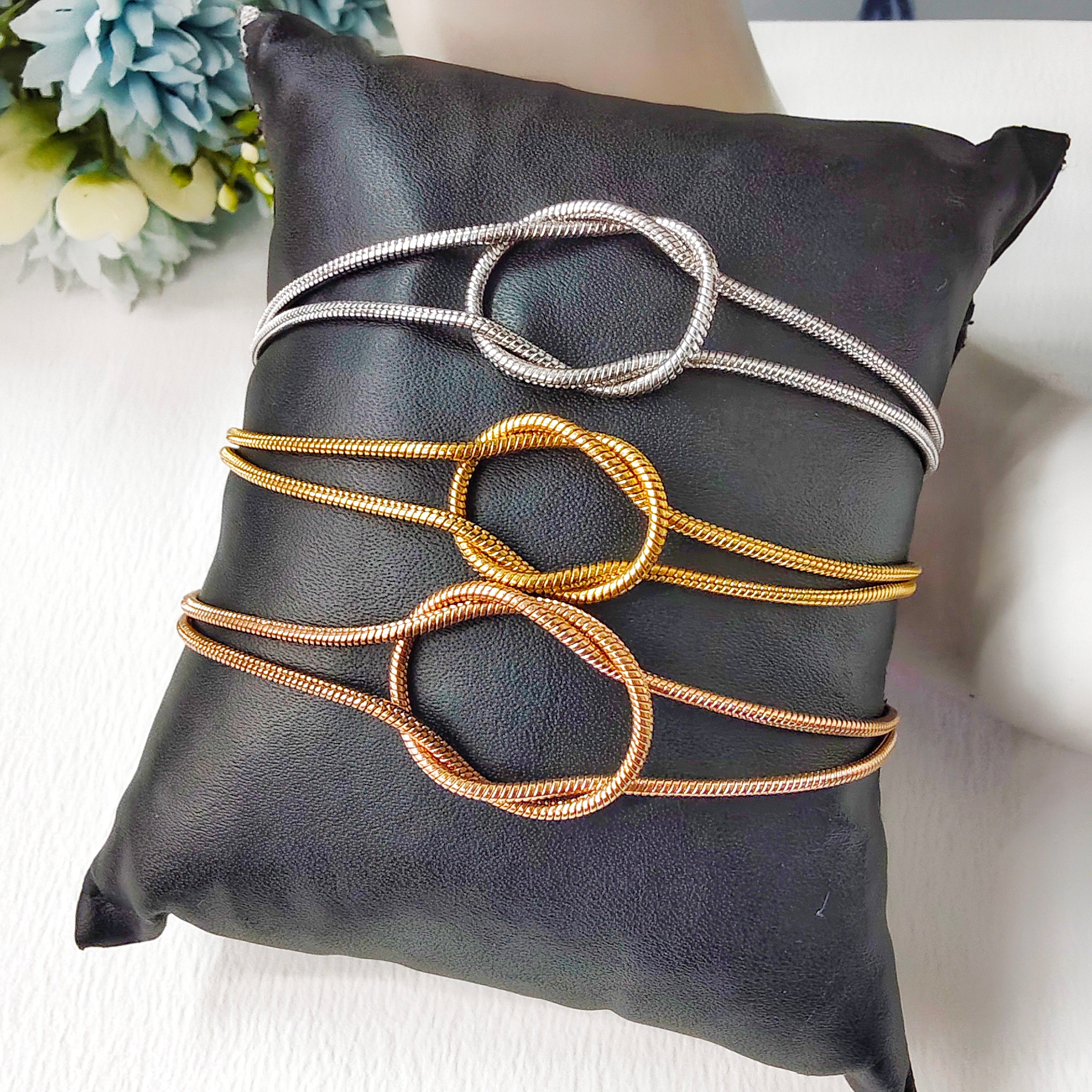 Dainty love knot bracelet