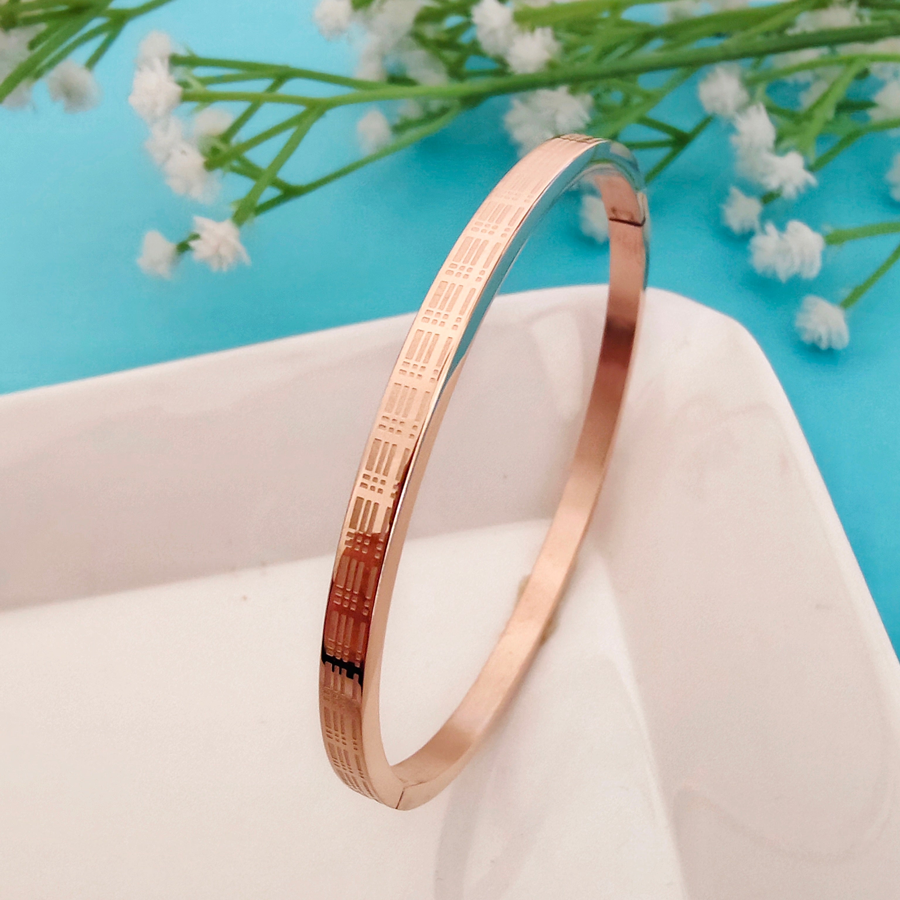 Lining band bracelet