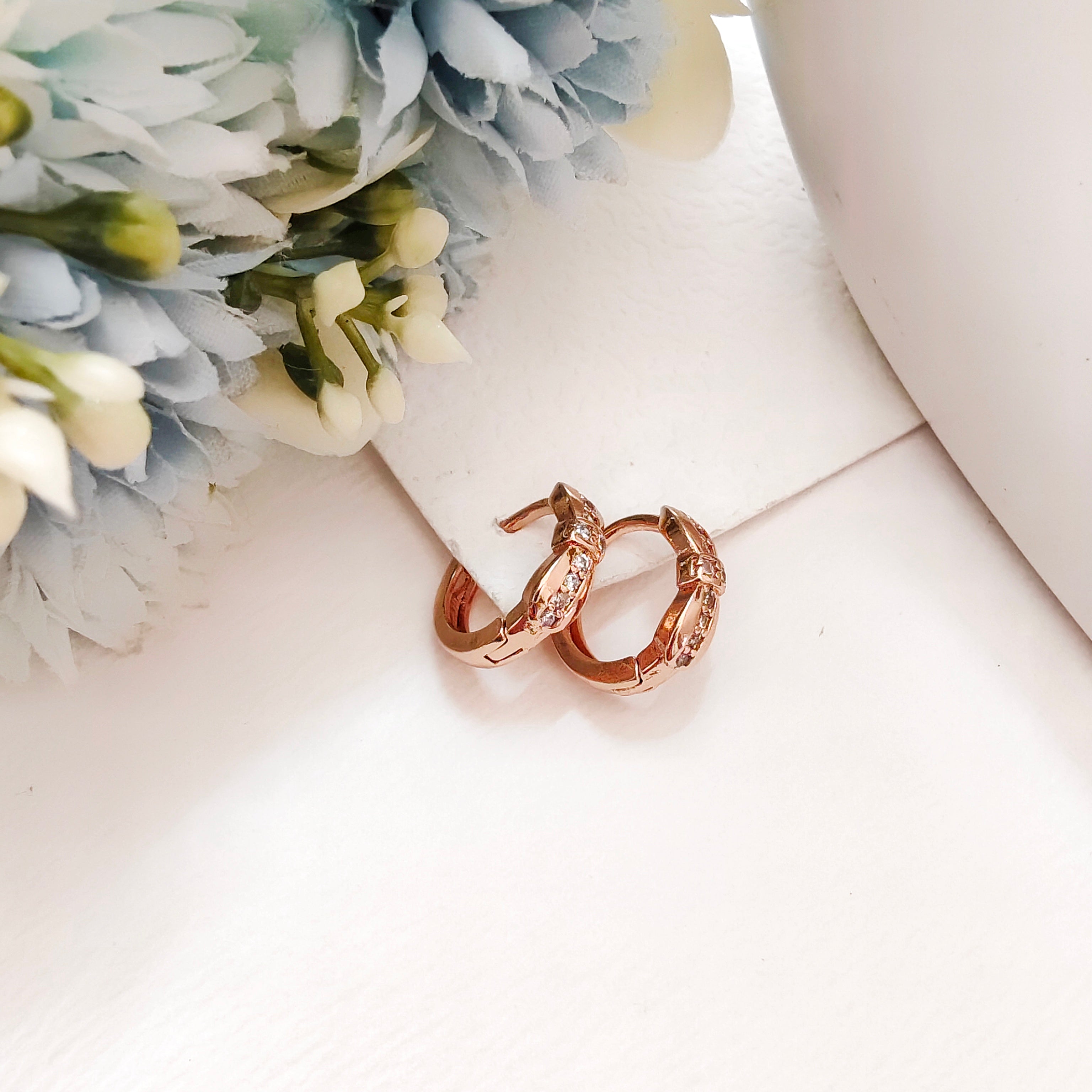 Bow daimond bali earring