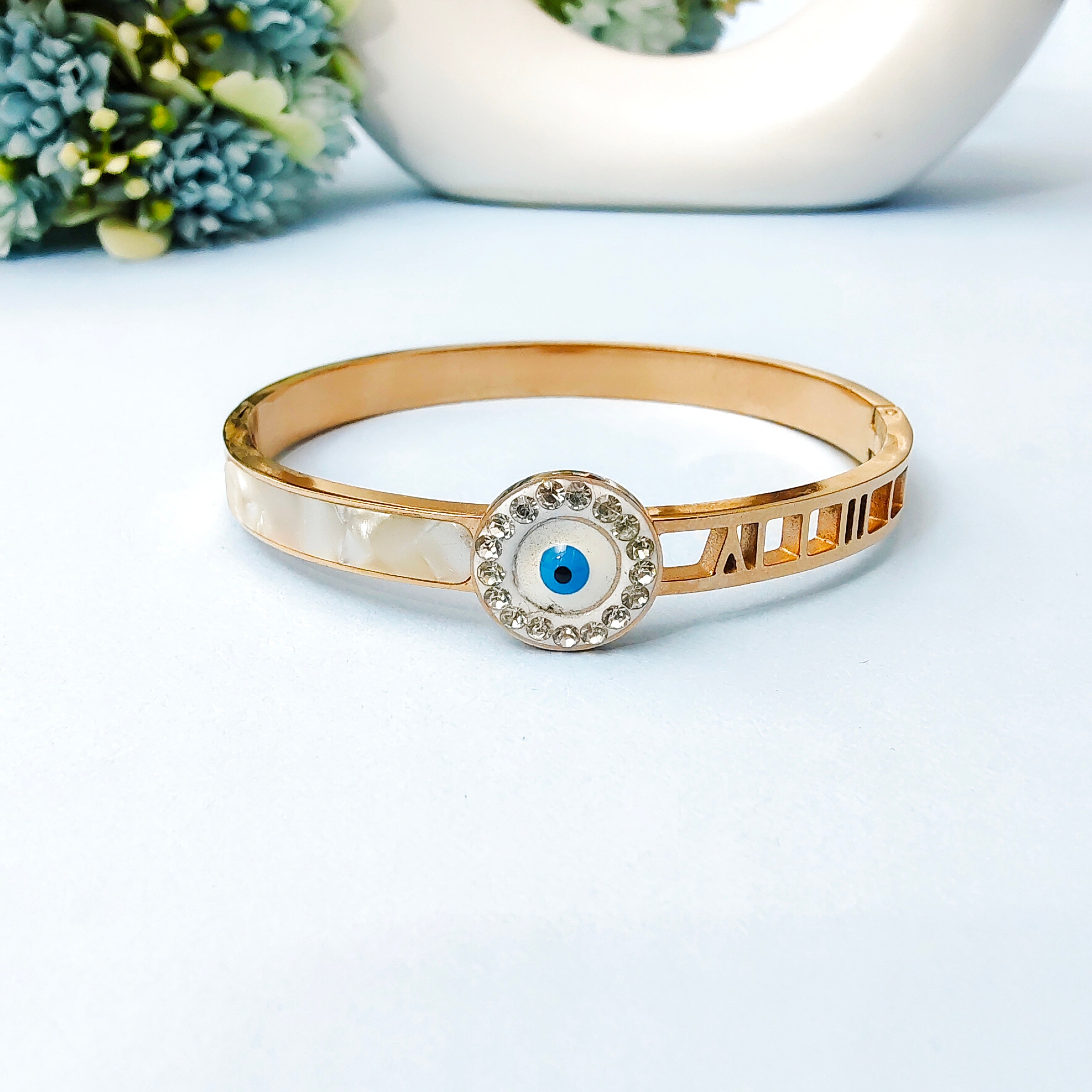 Evil eye with MOP bracelet