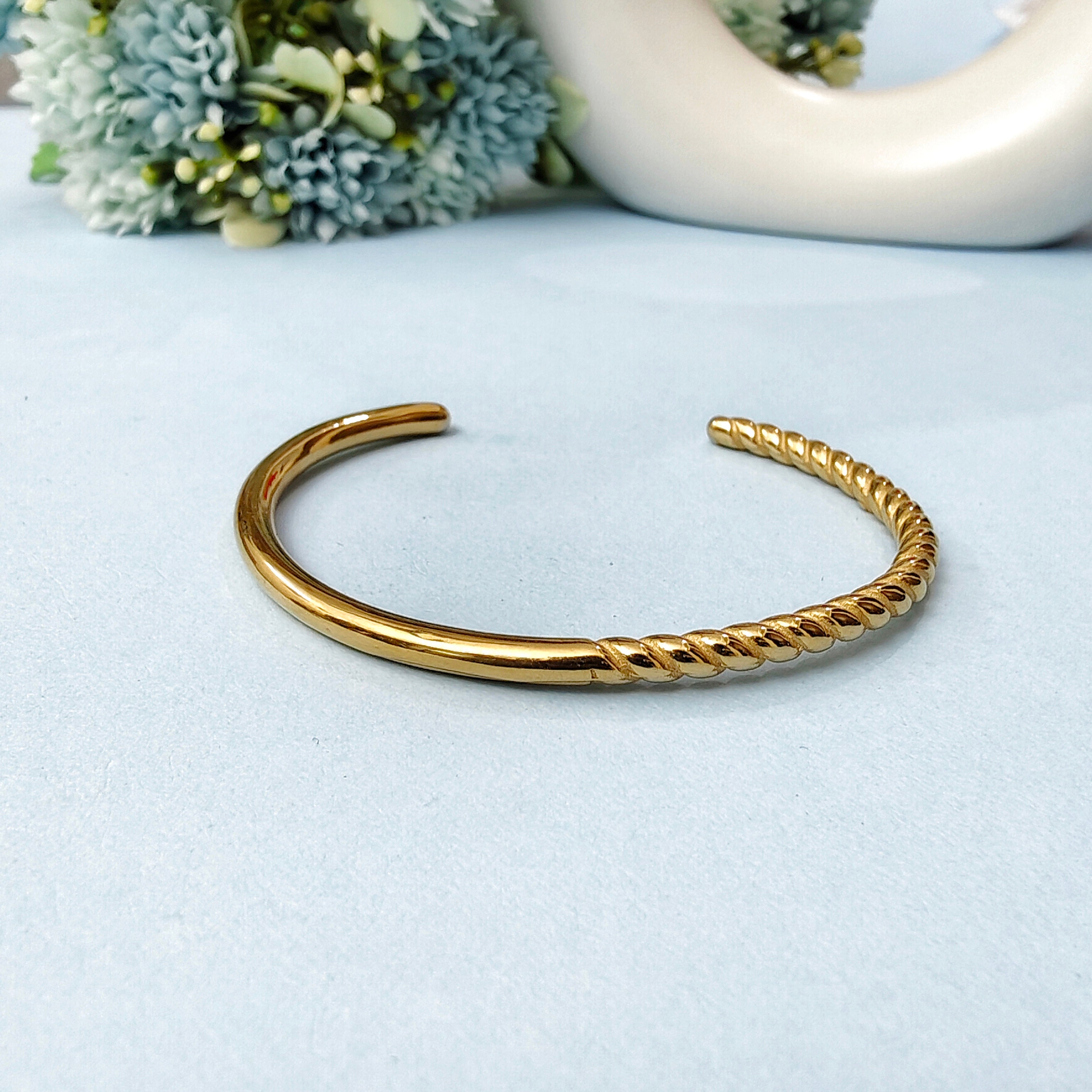 Half twisted bracelet