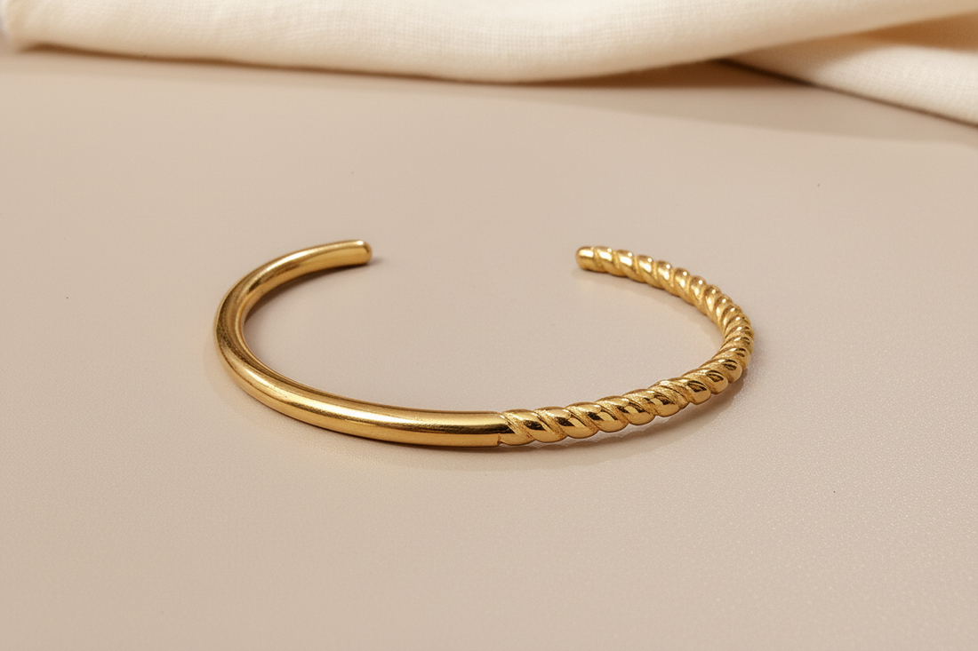 Half twisted bracelet