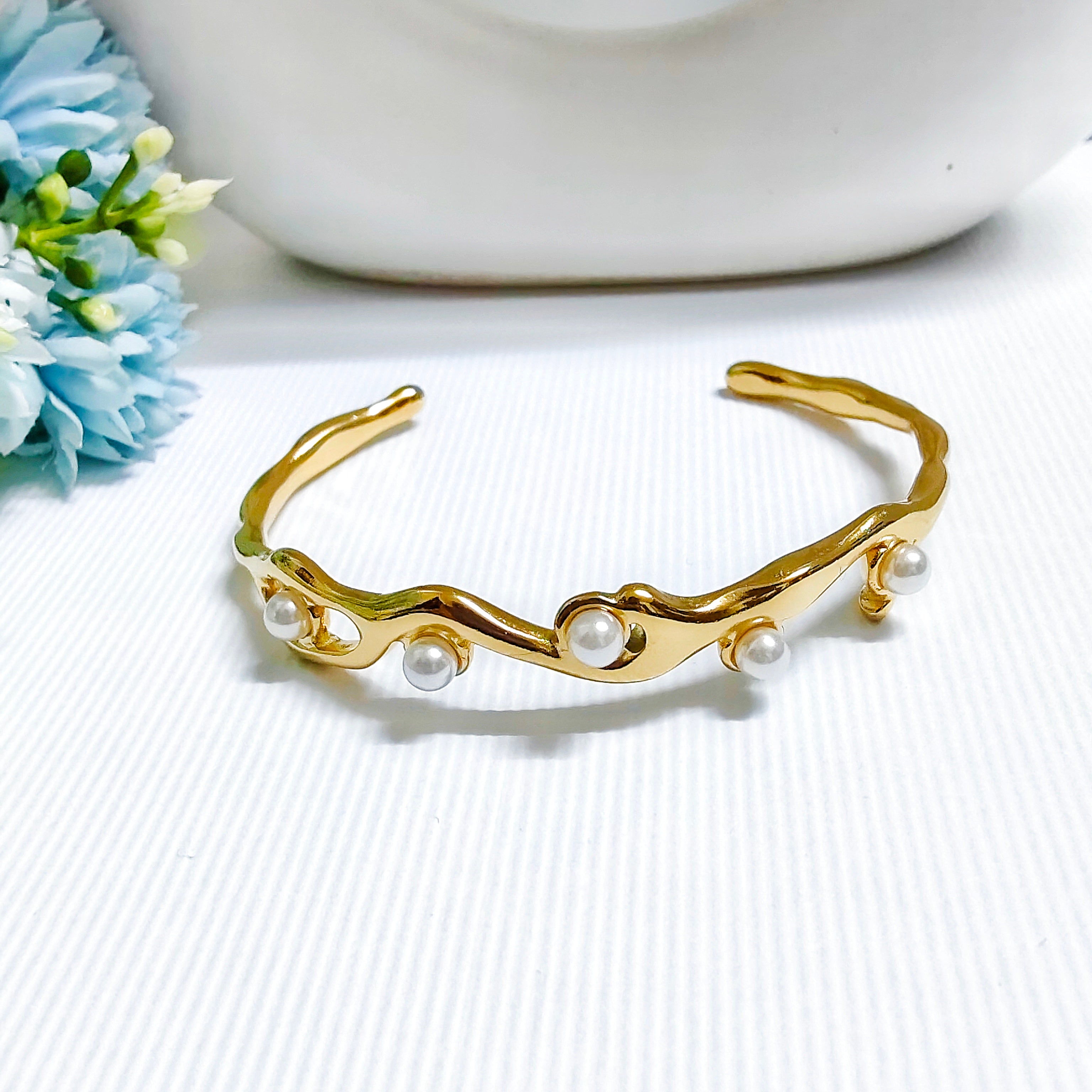 Gold plated pearl bracelet
