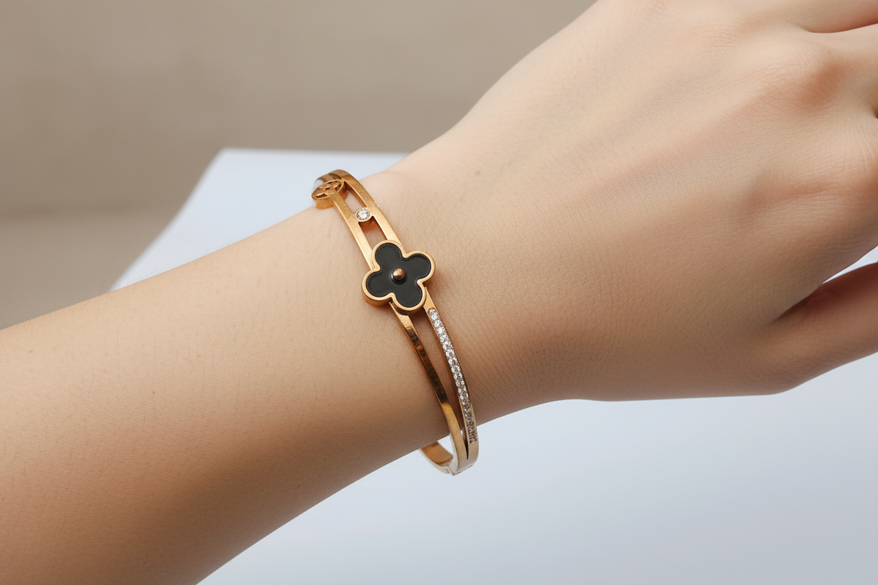 Modern flower bracelet