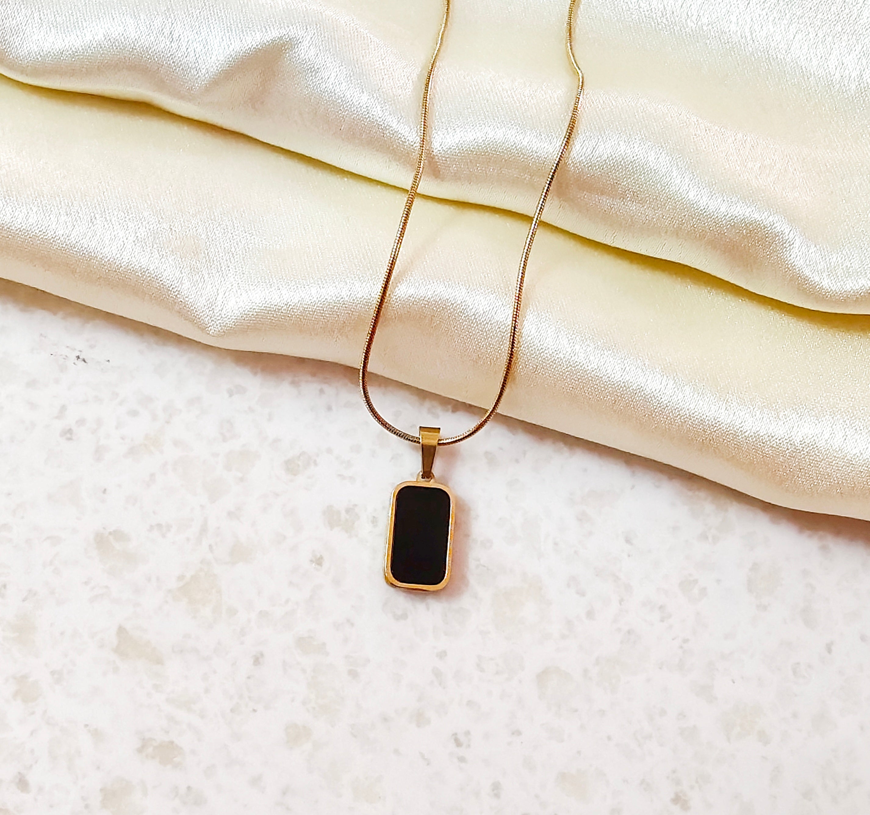 Double sided black and white shell necklace