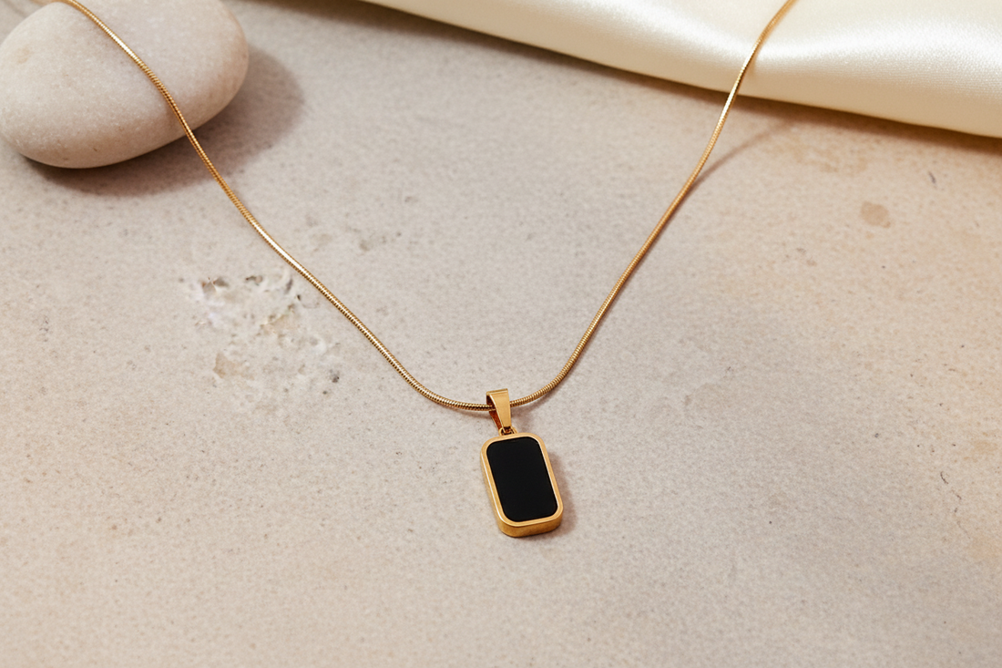 Double sided black and white shell necklace