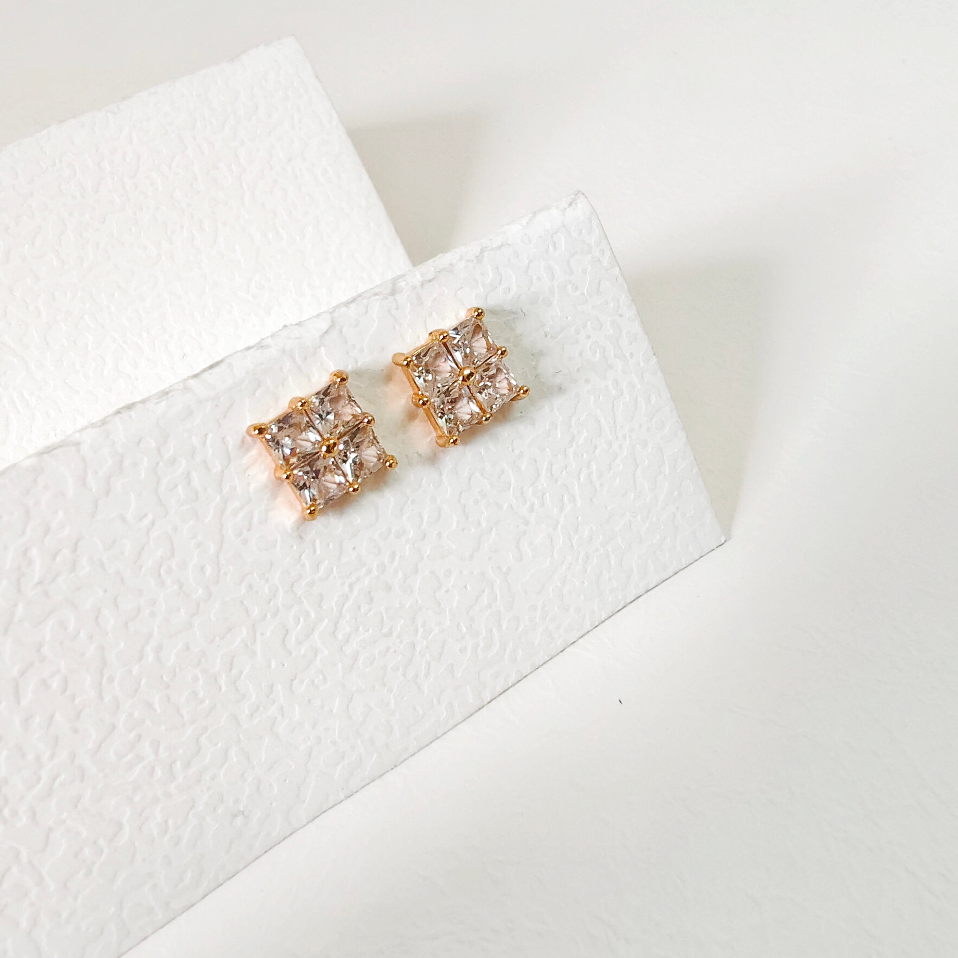 Daimond studs earring