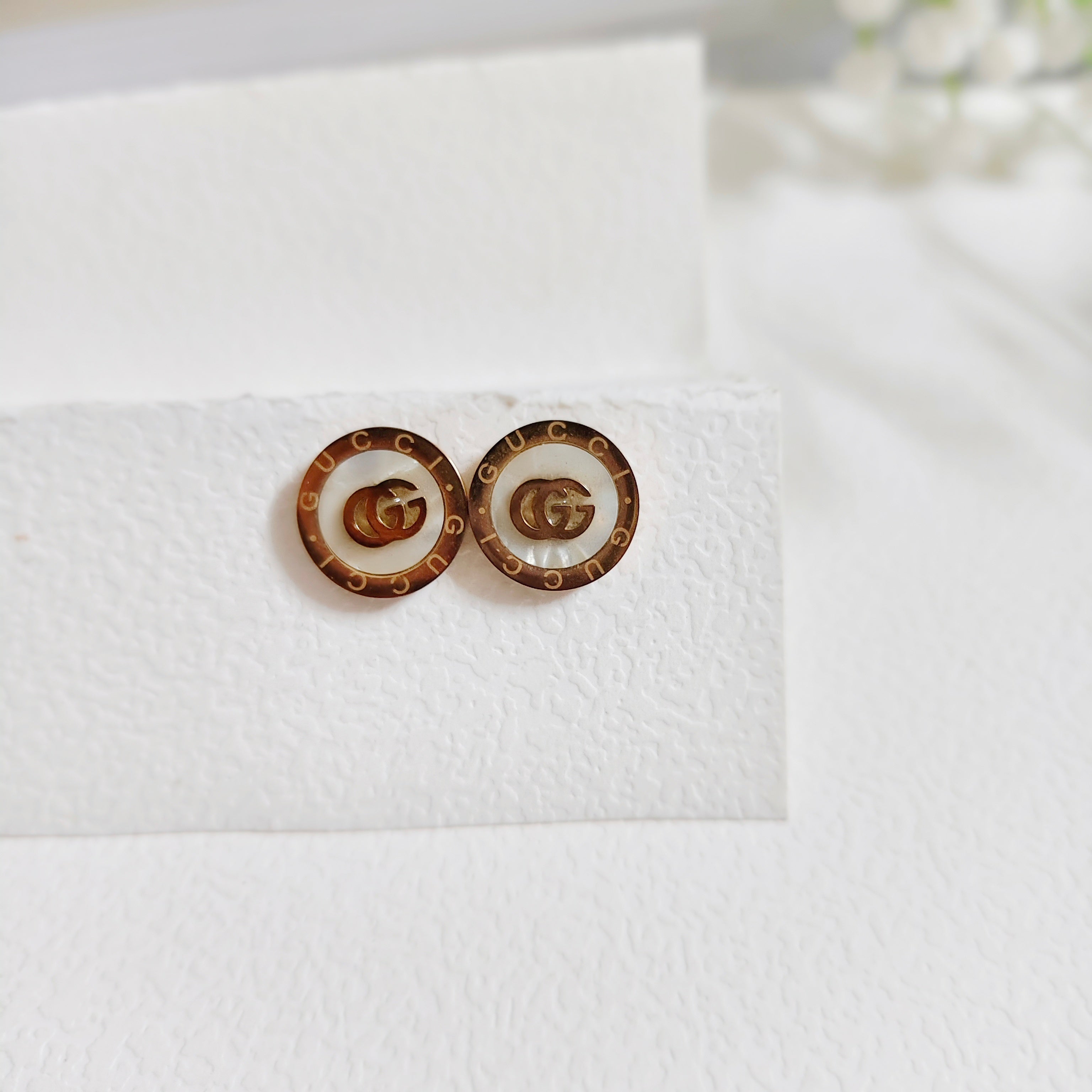 Mother of pearl stud