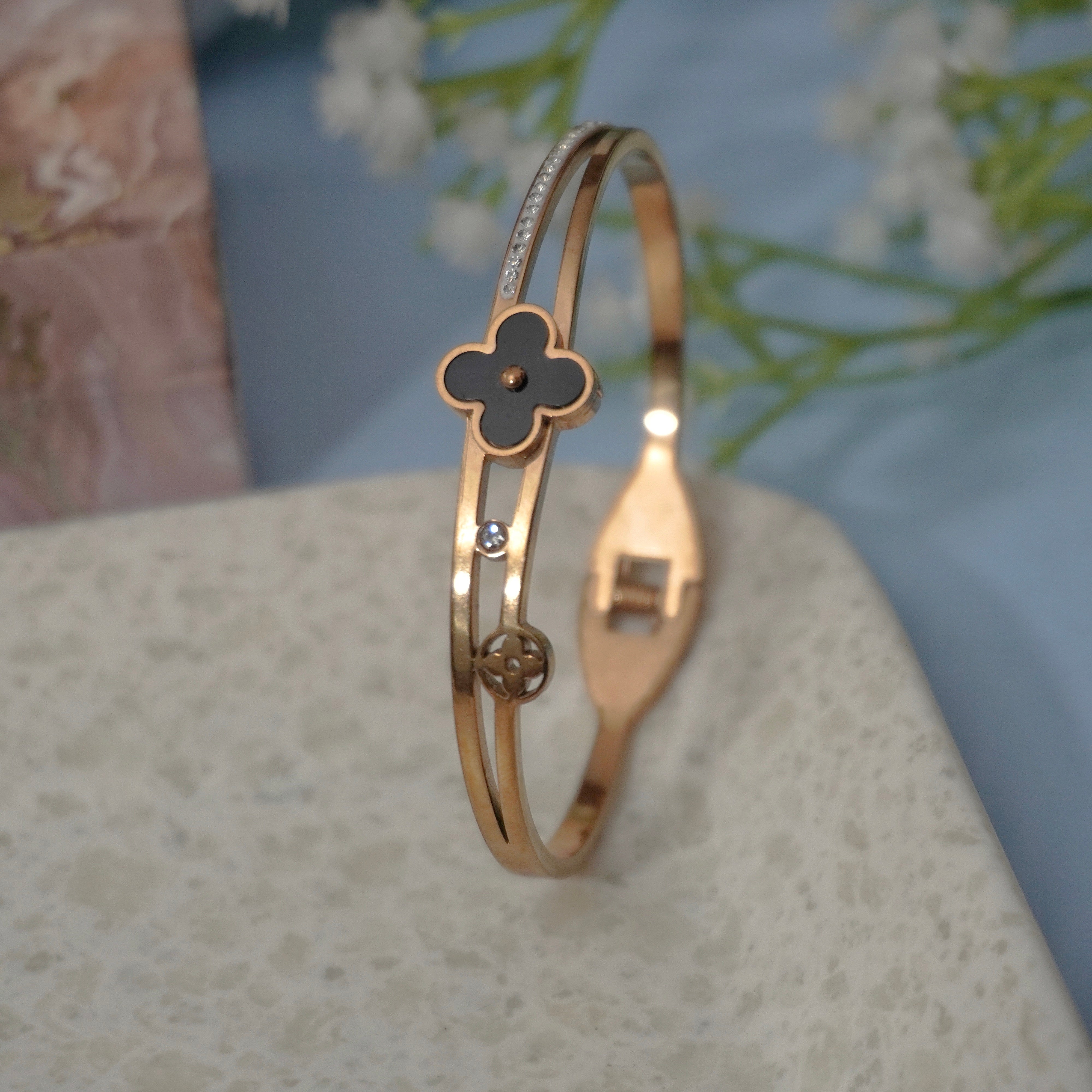 Modern flower bracelet