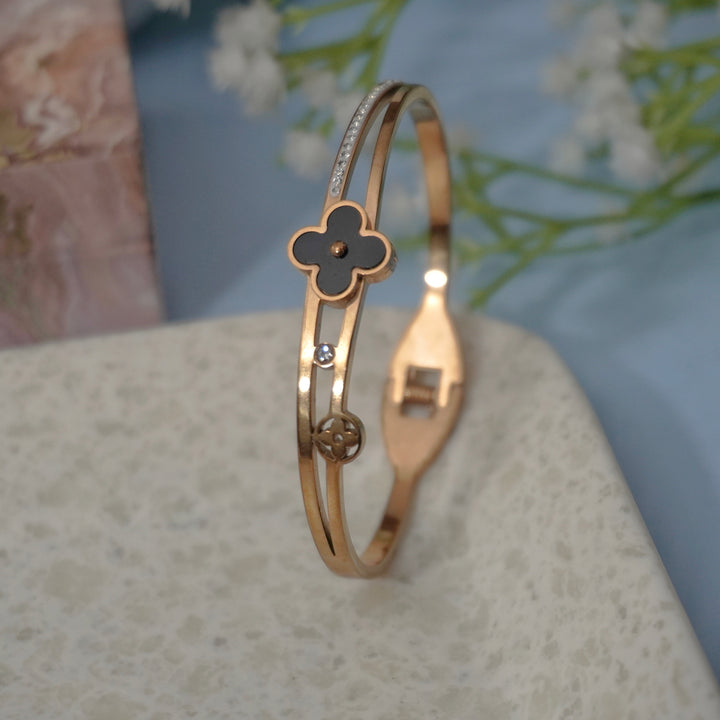 MODERN FLOWER BRACELET