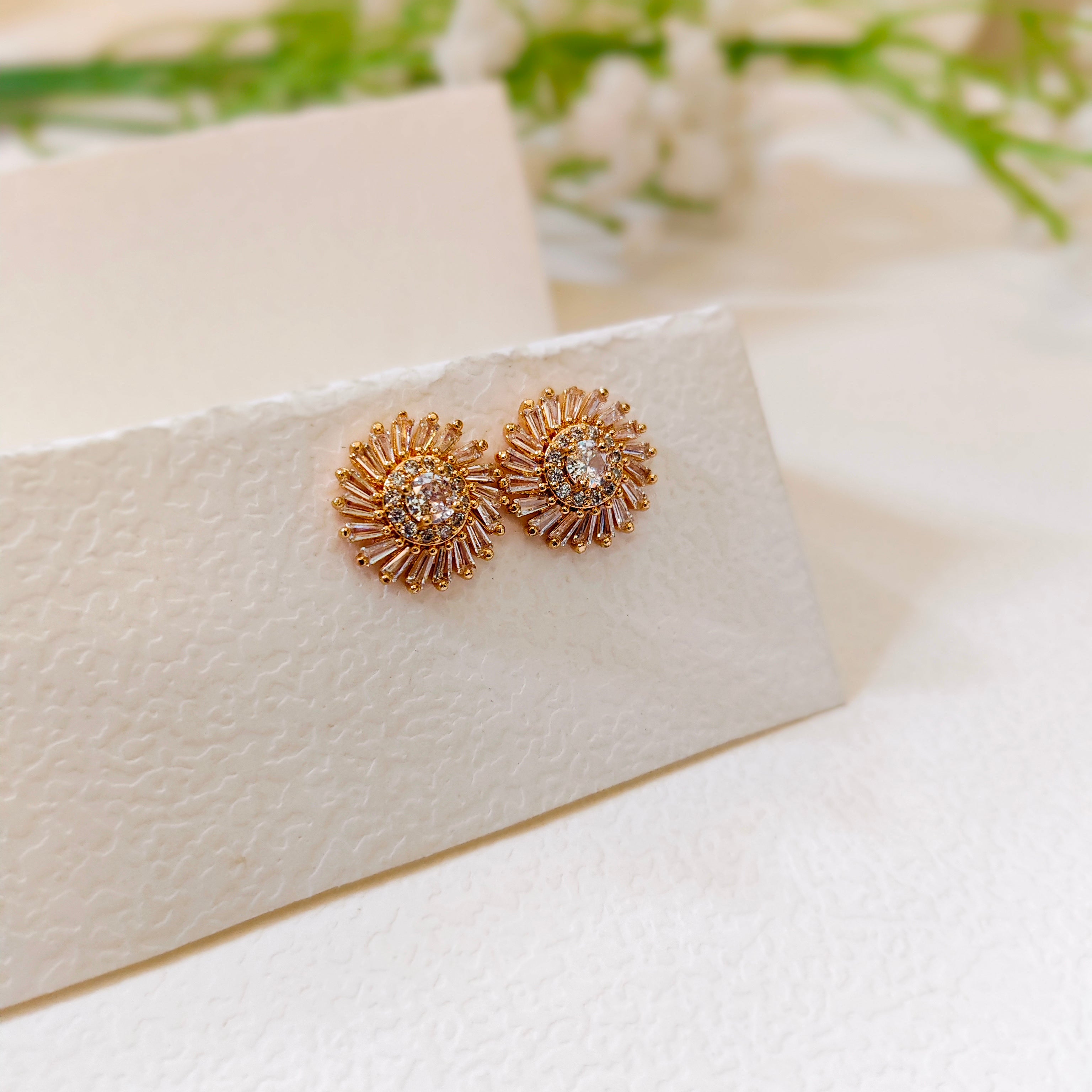 Flower shape stud
