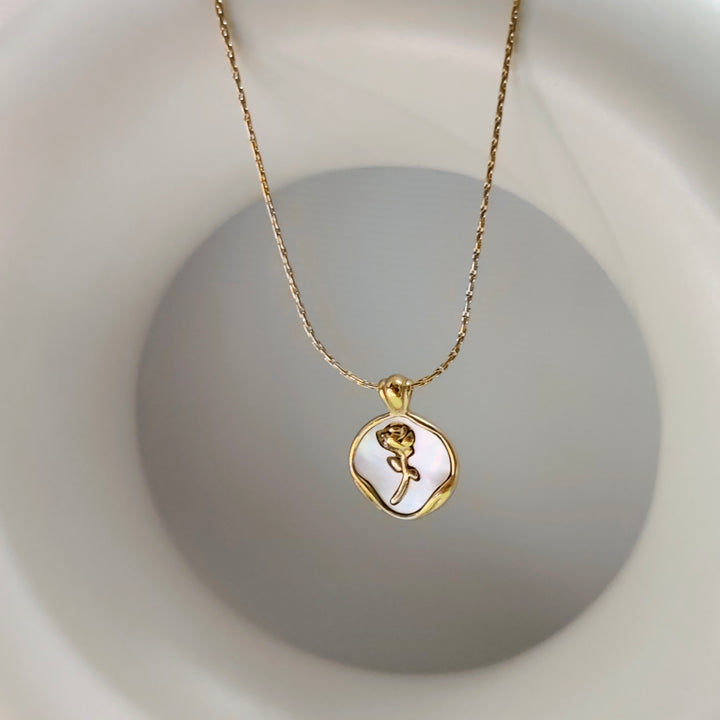 Belle rose necklace