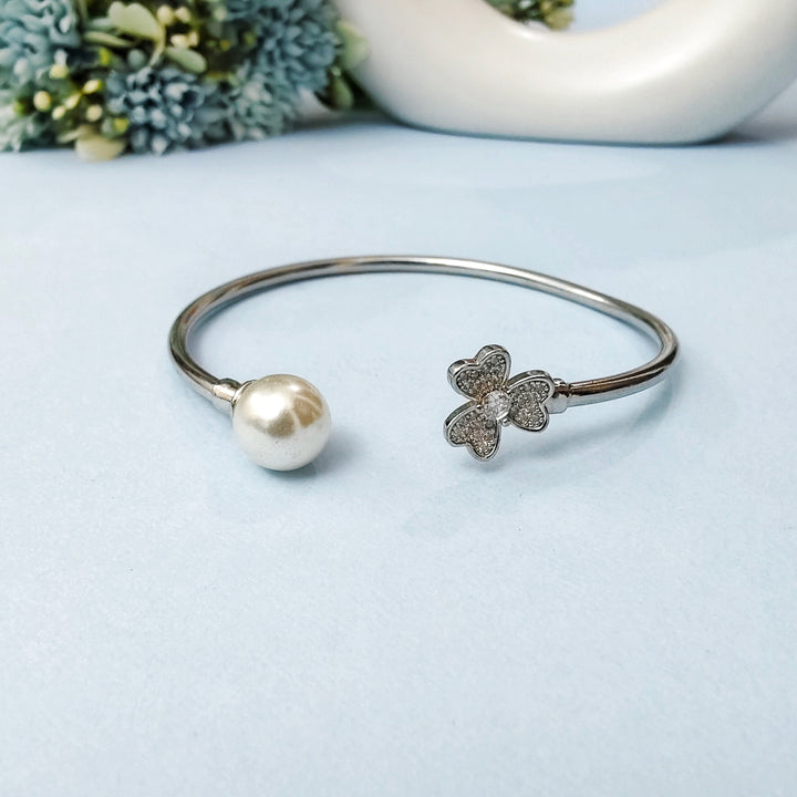 FLOWER WITH FRESHWATER PEARL BRACELET