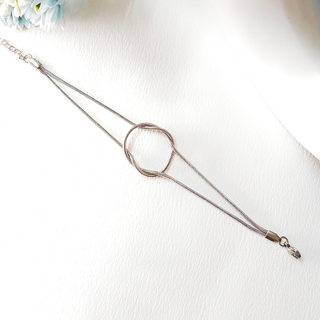 Dainty love knot bracelet