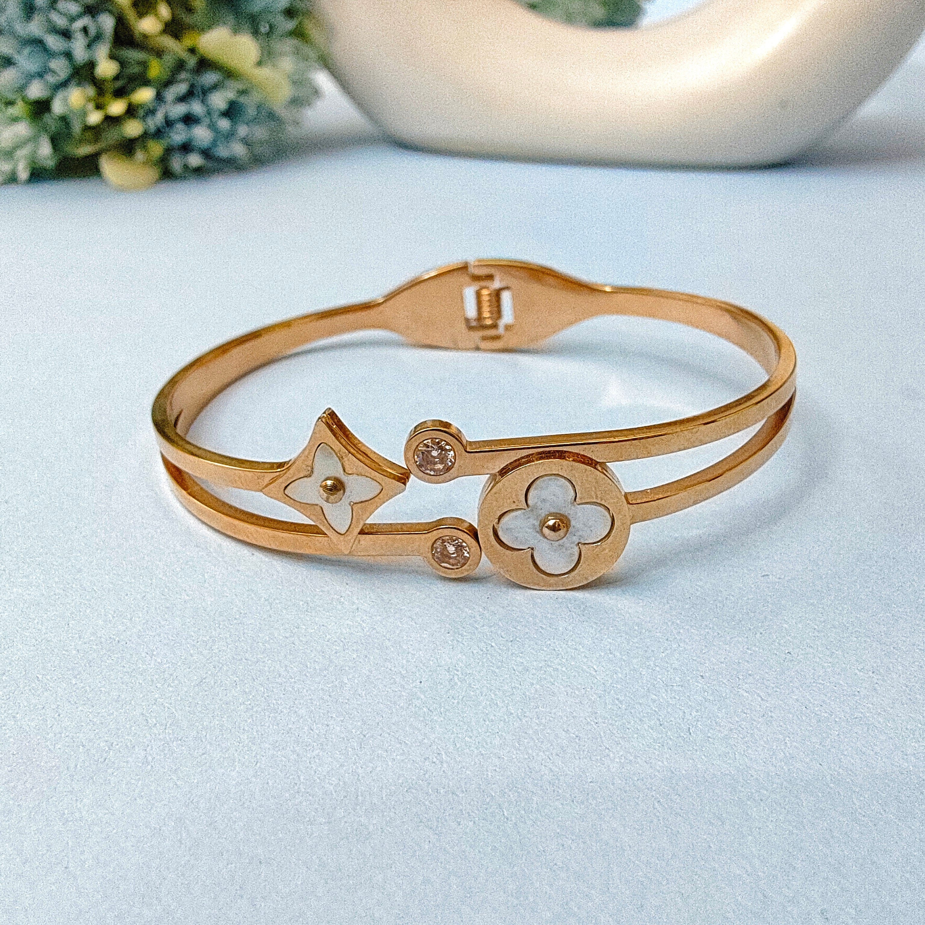 Lovely van cleef bracelet
