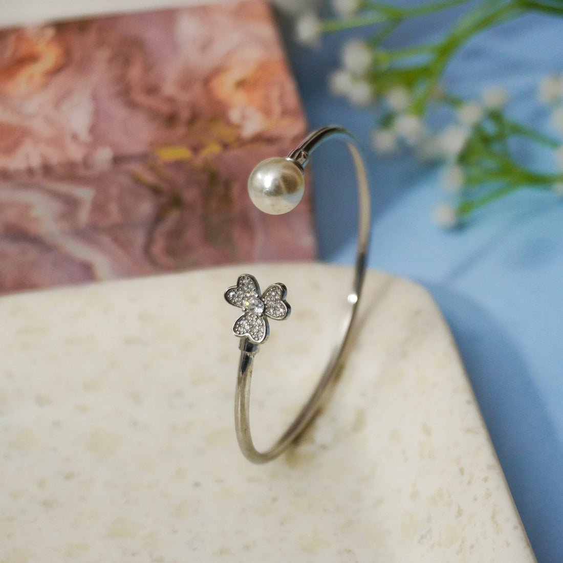 FLOWER WITH FRESHWATER PEARL BRACELET