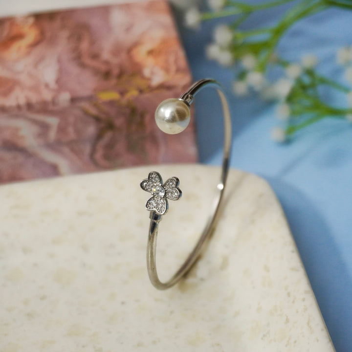 FLOWER WITH FRESHWATER PEARL BRACELET