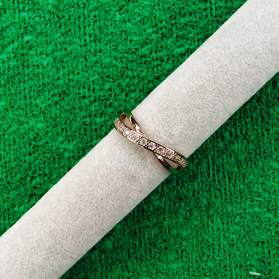 Criss cross ring