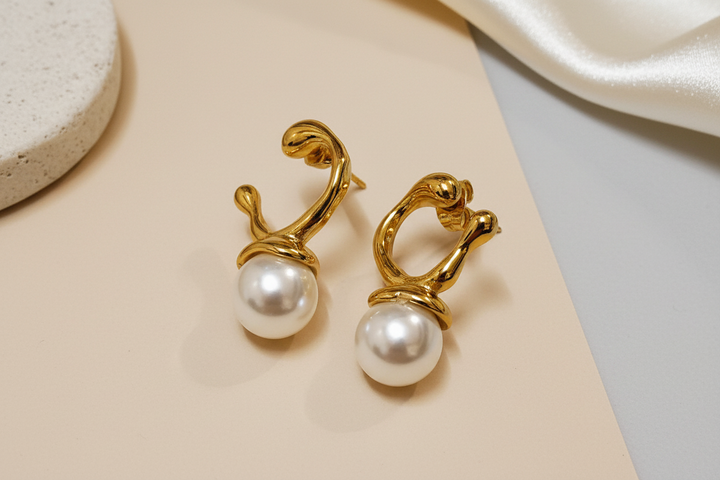 Baroque pearl earring
