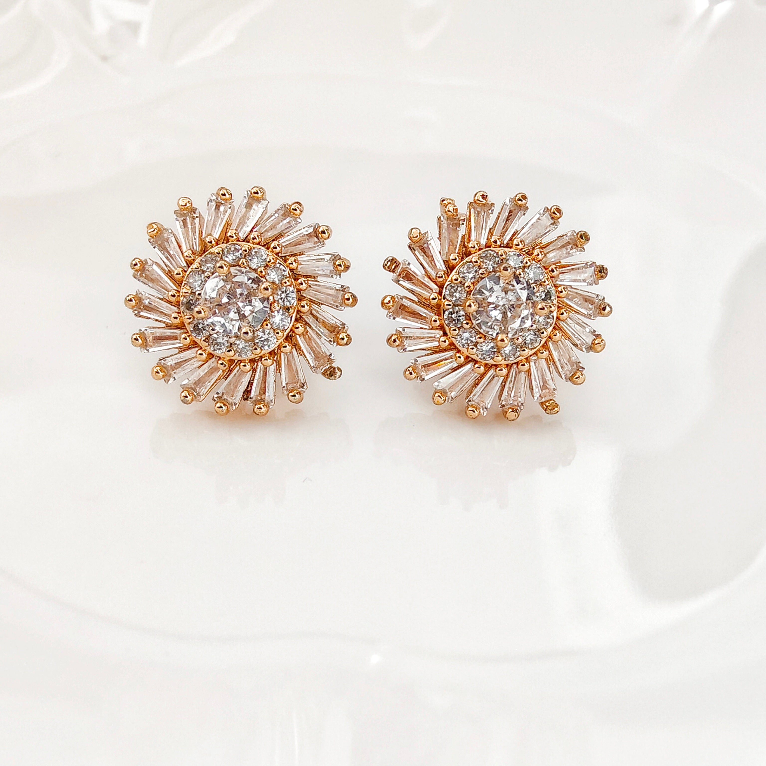 Flower shape stud