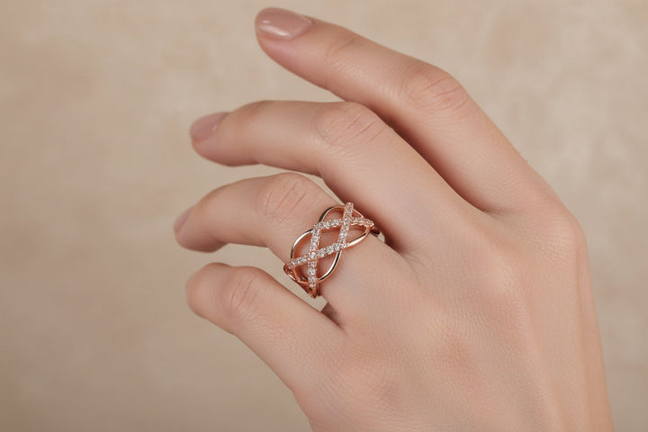 Criss cross ring