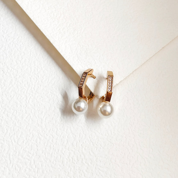 LUCIA PEARL BALI EARRING