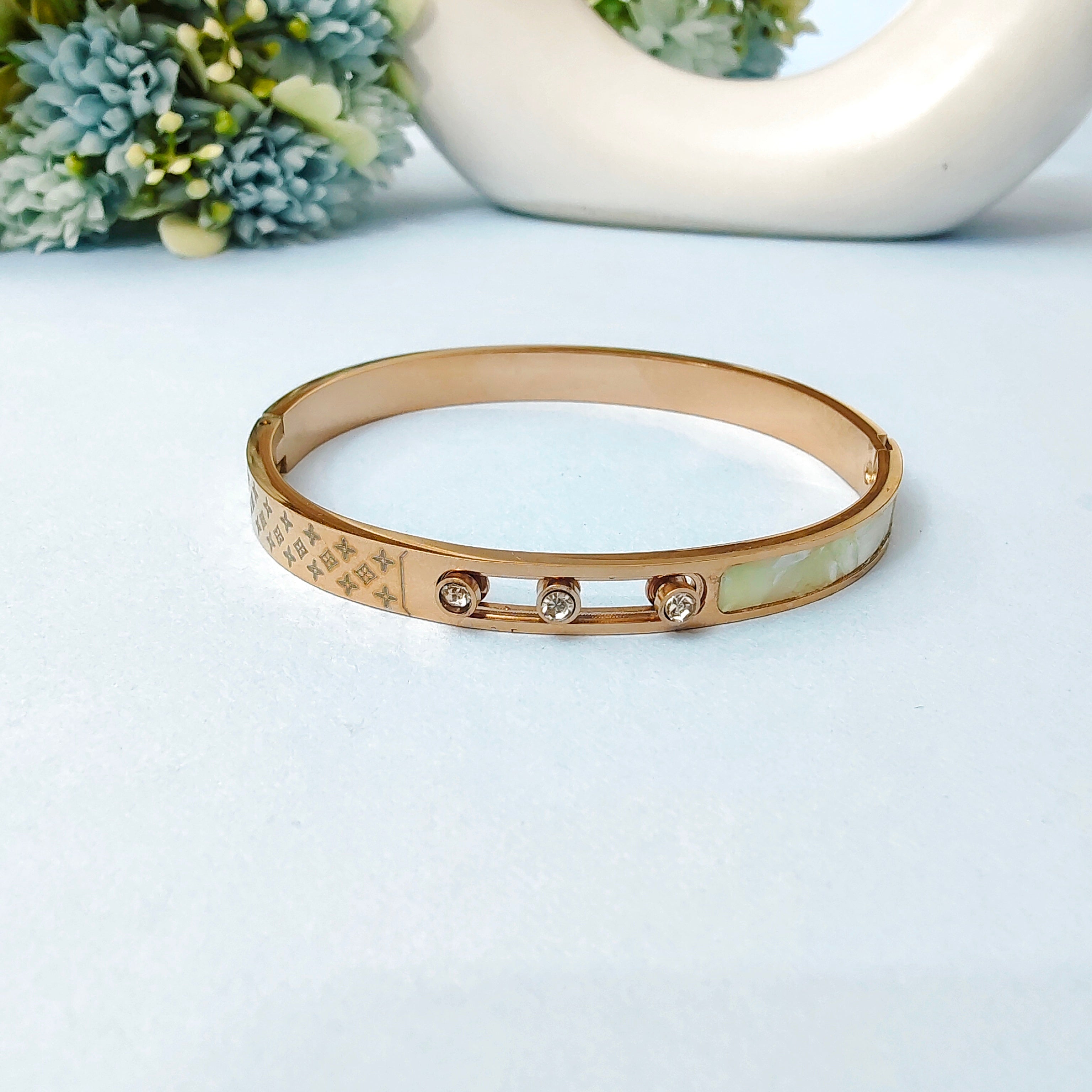 Sliding stone MOP bracelet