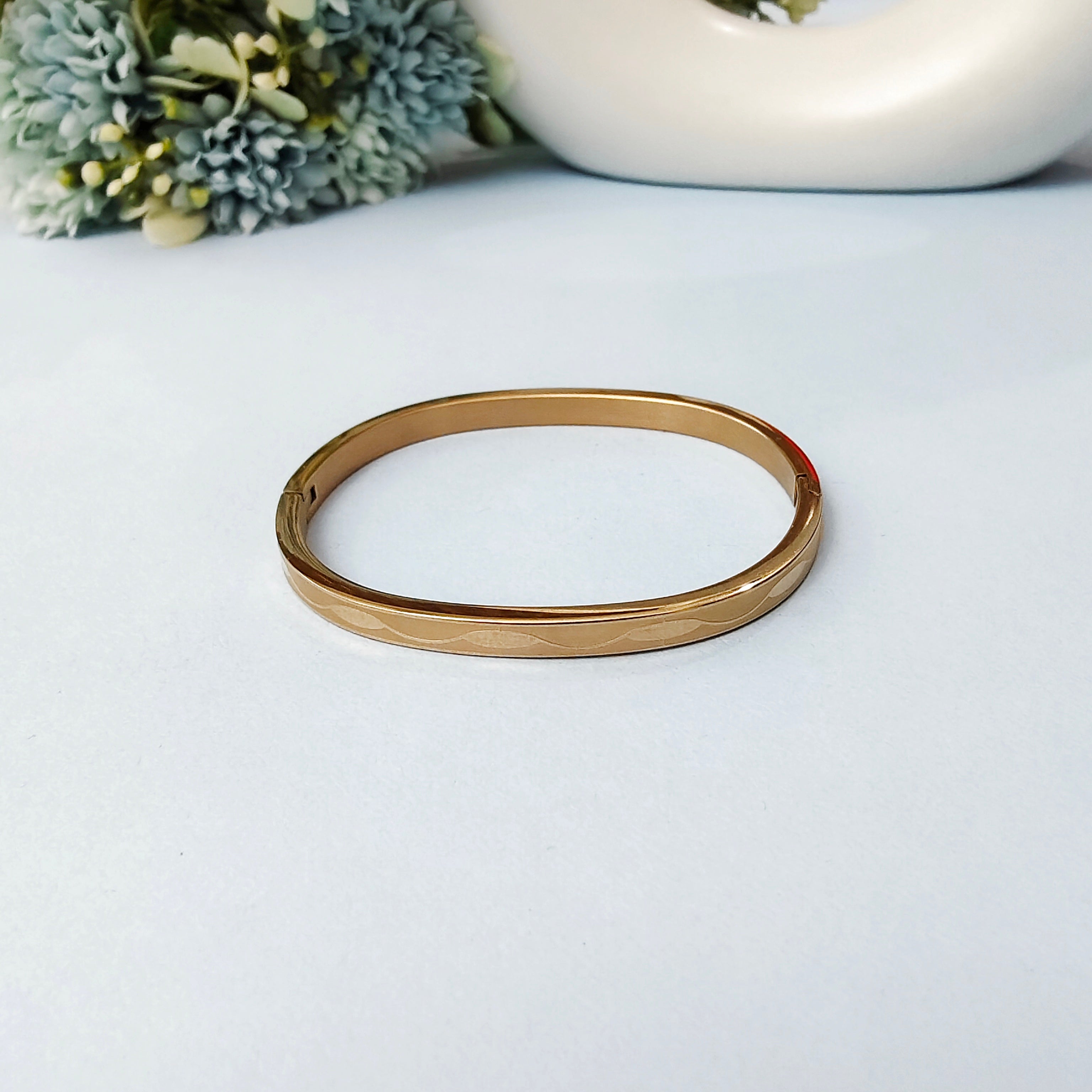 Mate textured bracelet