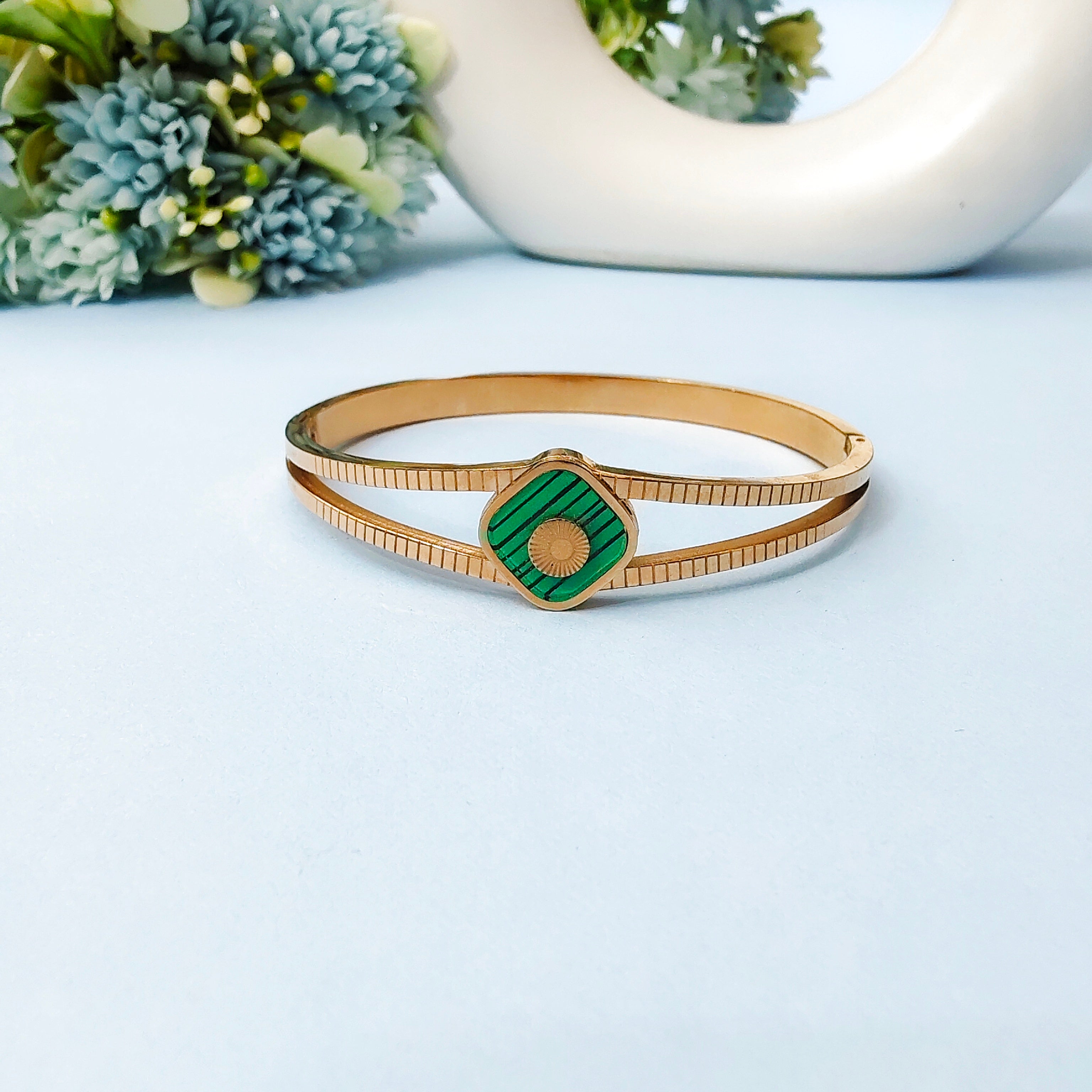 Green berry pop bracelet
