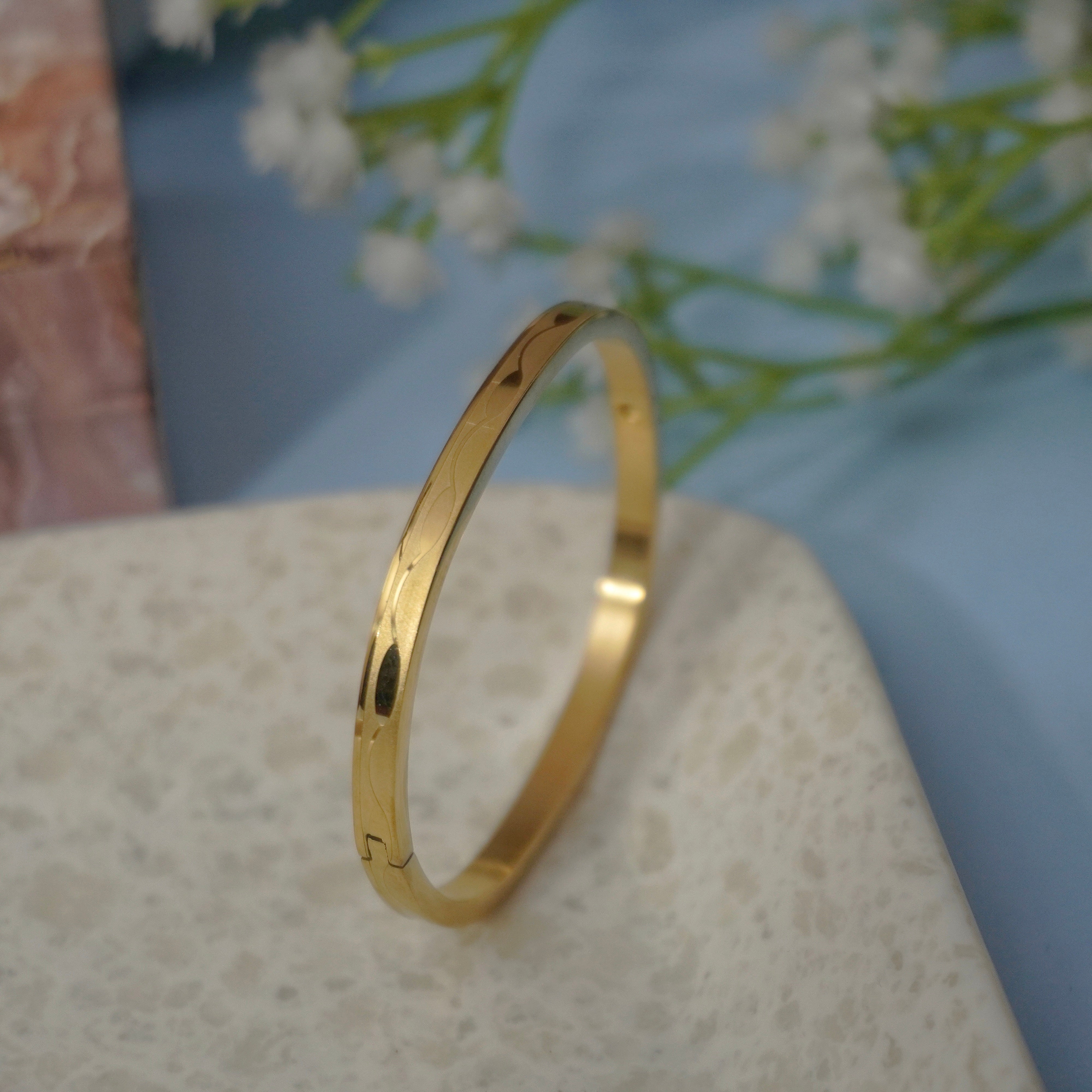 Mate textured bracelet